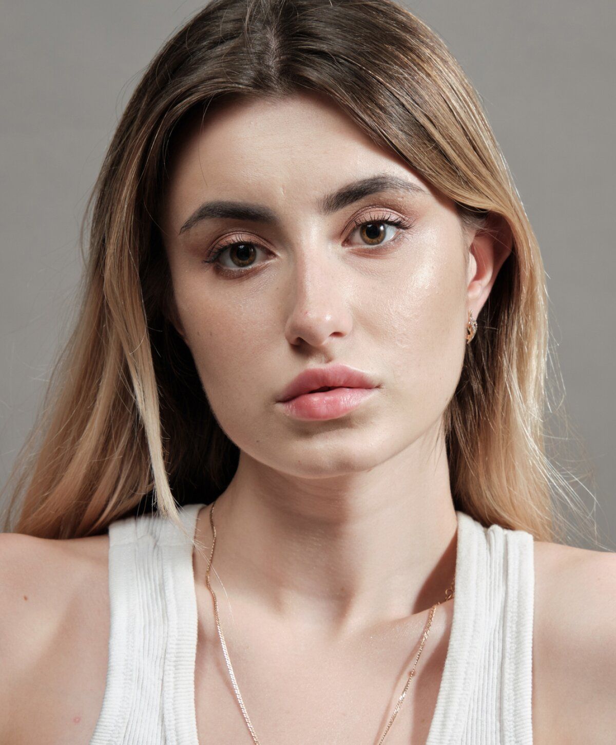 Portrait of a woman with natural makeup.