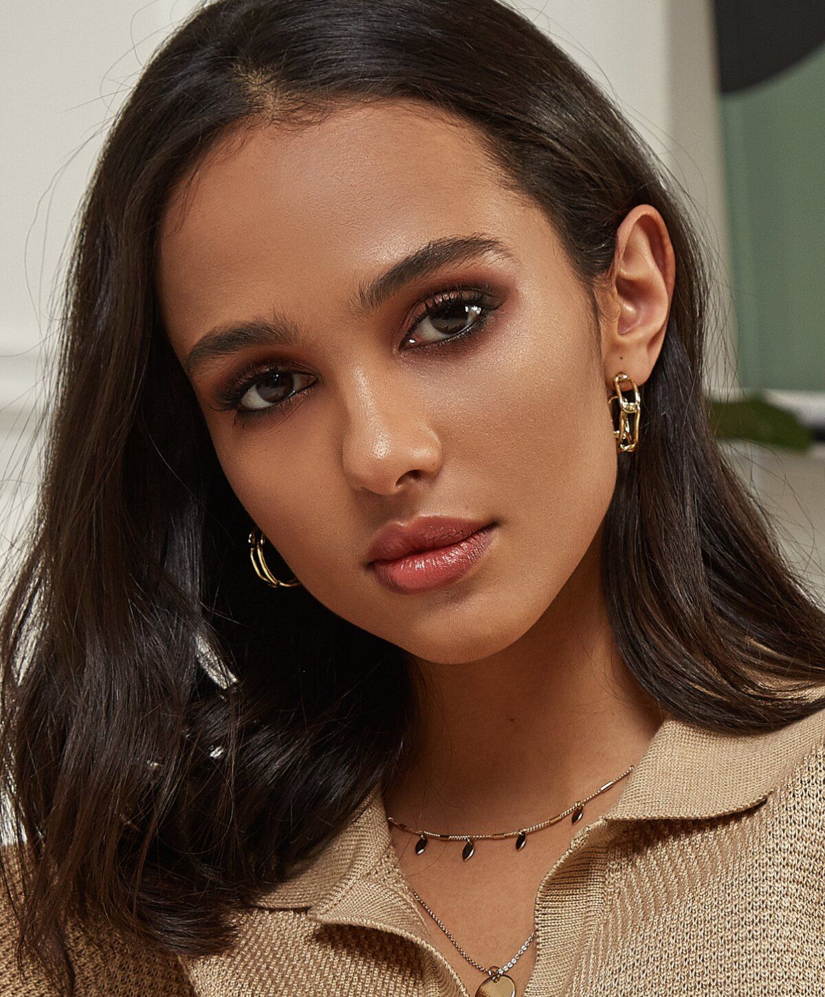 Woman with earrings and natural makeup look.