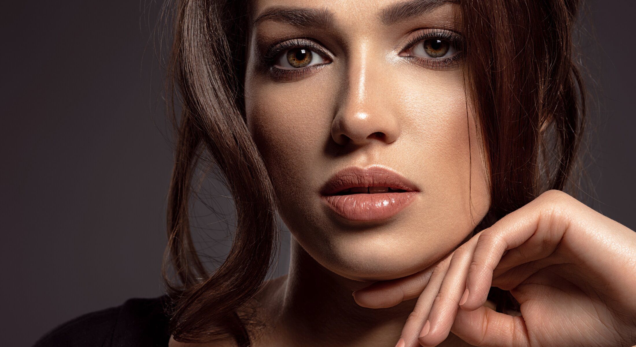 Close-up of a woman with elegant makeup.